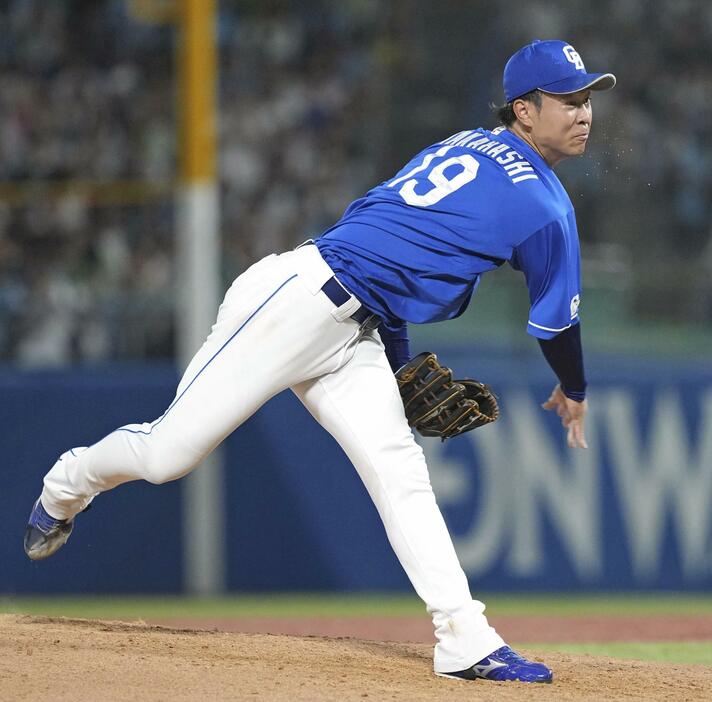 6回2失点で10勝目を挙げた中日・高橋宏＝神宮