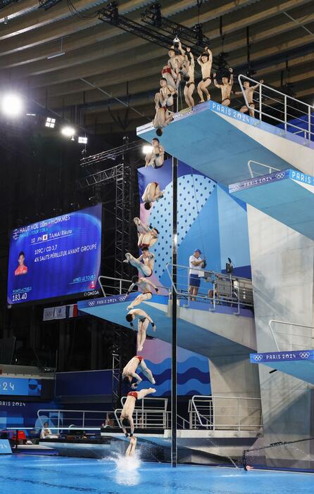 パリ五輪の男子高飛び込み決勝で演技する玉井陸斗の連続合成写真。銀メダルを獲得した＝10日、パリ郊外（共同）