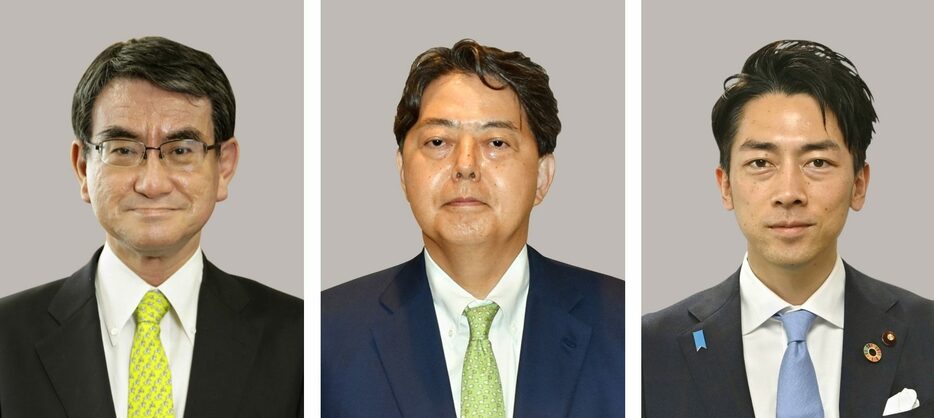 （左から）河野太郎デジタル相、林芳正官房長官、小泉進次郎元環境相