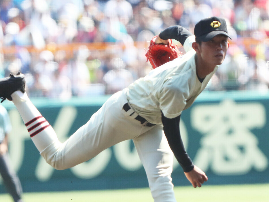 2016年夏の甲子園で優勝を飾った作新学院・今井達也　photo by Okazawa Katsuro