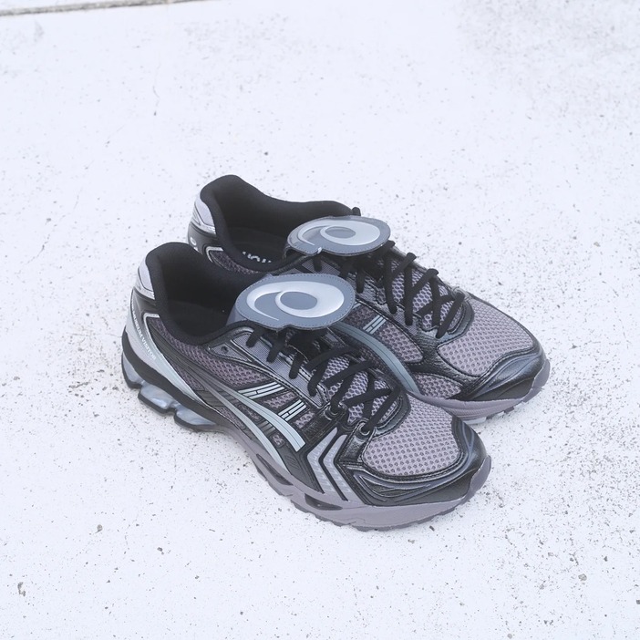 シューズ「GEL-KAYANO 14 × THE MUSEUM VISITOR」¥26,400／アシックスジャパン カスタマーサポート部（アシックス）