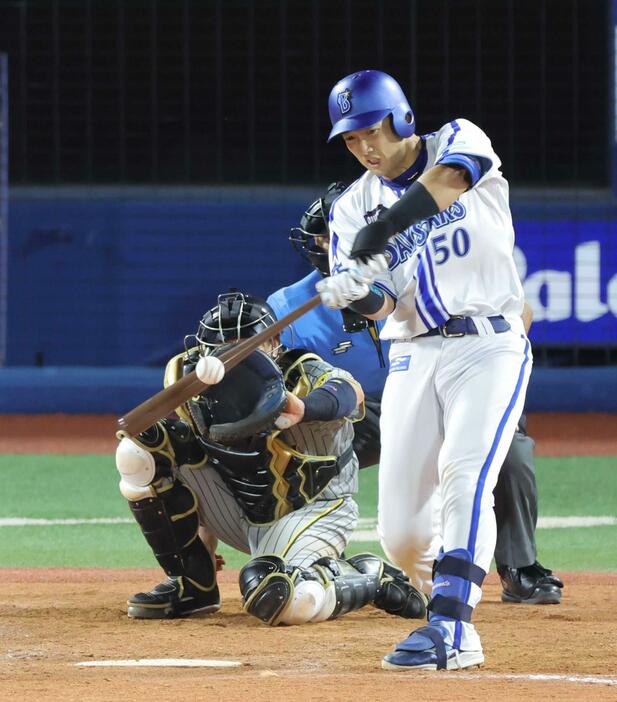 　２７日の阪神戦、適時打を放つ山本