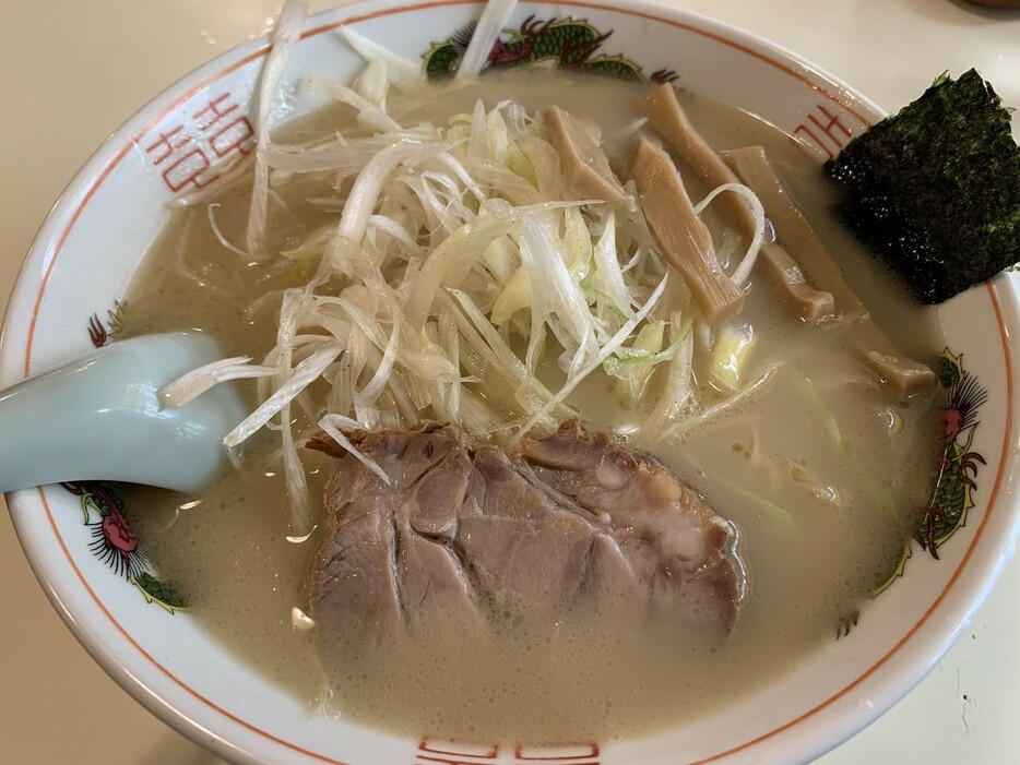 ▲  矢来町の「龍朋」のラーメン