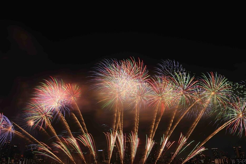 なにわ淀川花火大会は午後7時30分に始まった