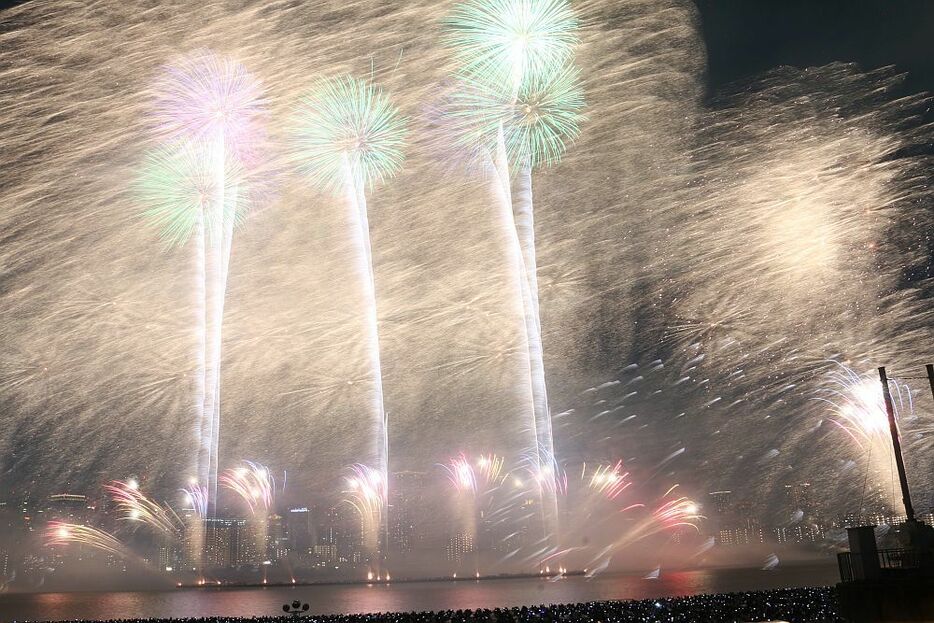 ラストの花火も大歓声に包まれた