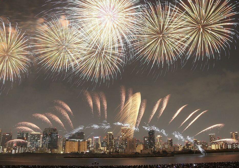 なにわの夜空を焦がす淀川花火