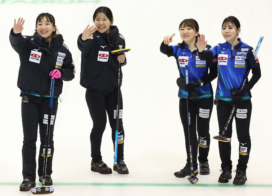 　ロコ・ソラーレ（左から）藤沢五月、吉田知那美、鈴木夕湖、吉田夕梨花