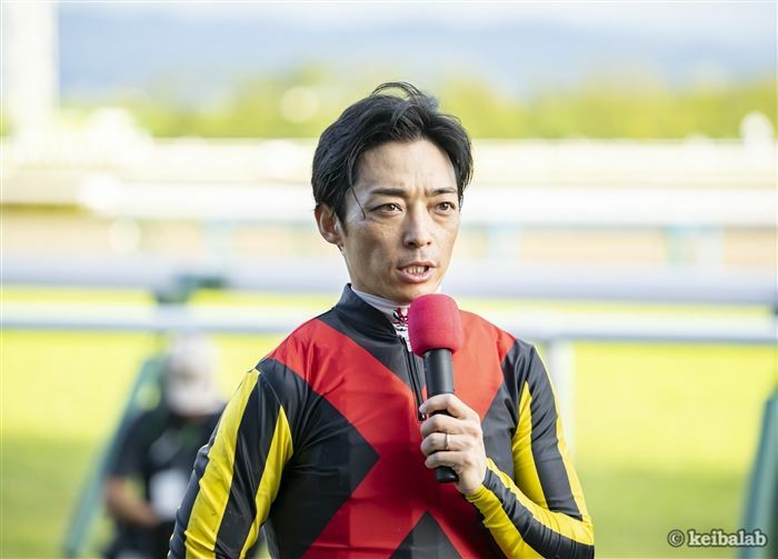 エーデルブルーメに騎乗する川田将雅騎手