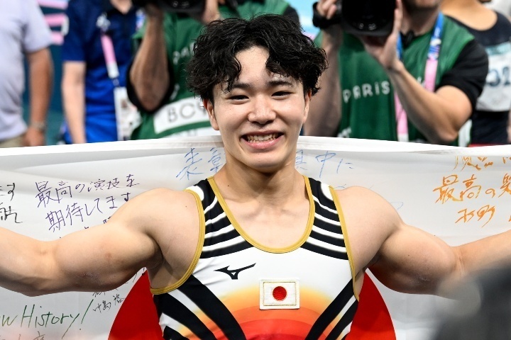 パリ五輪で３冠を獲得した岡。選手村で思わぬハプニングに襲われた。(C) Getty Images