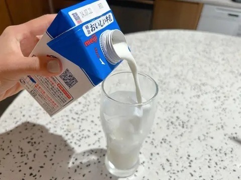 牛乳とサイダーを混ぜるだけの簡単ドリンク