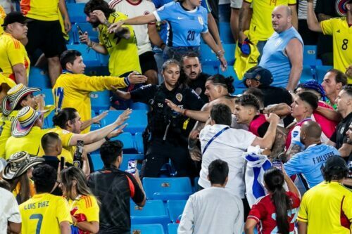 乱闘騒ぎになっていたウルグアイ代表とコロンビア代表の試合後 [写真]=Getty Images