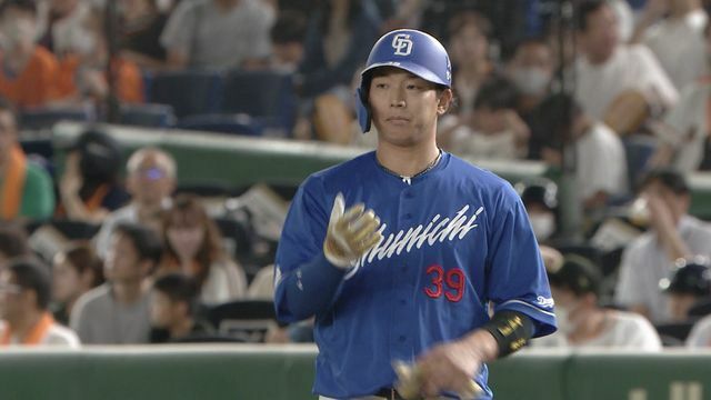 先制の2点タイムリーを放った中日の宇佐見真吾選手(画像:日テレジータス)