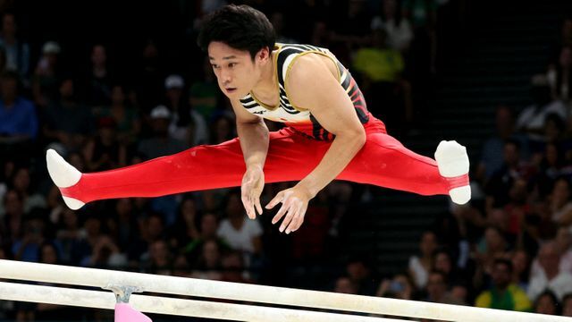 体操男子団体で金メダルを獲得した谷川航選手(写真：ロイター/アフロ)