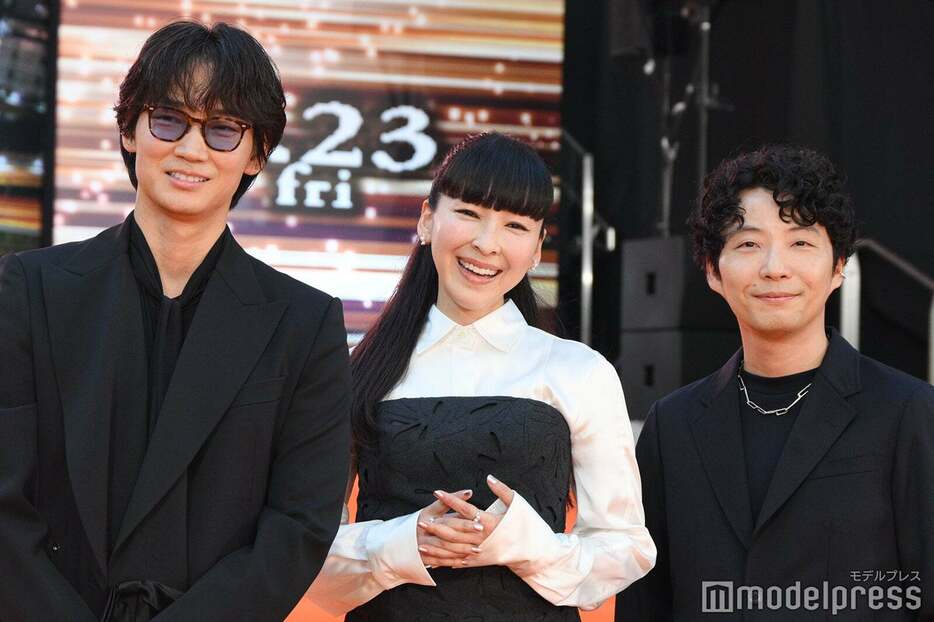 シェアード・ユニバースプレミアイベントに登壇した「MIU404」チーム／綾野剛、麻生久美子、星野源