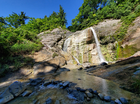 川原毛大湯滝。