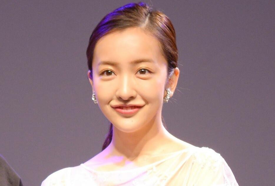 板野友美さん＝2019年撮影