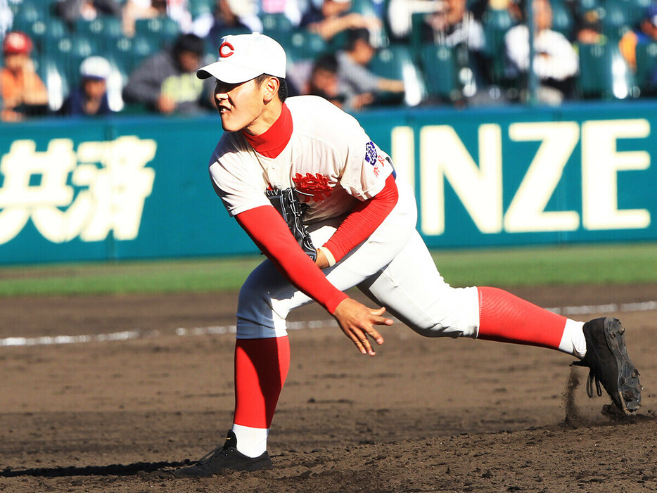 甲子園のマウンドも経験した岡本和真　photo by Ohtomo Yoshiyuki