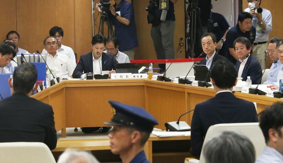 ［写真］兵庫県・斎藤元彦知事への証人尋問が行われた＝30日、兵庫県庁で