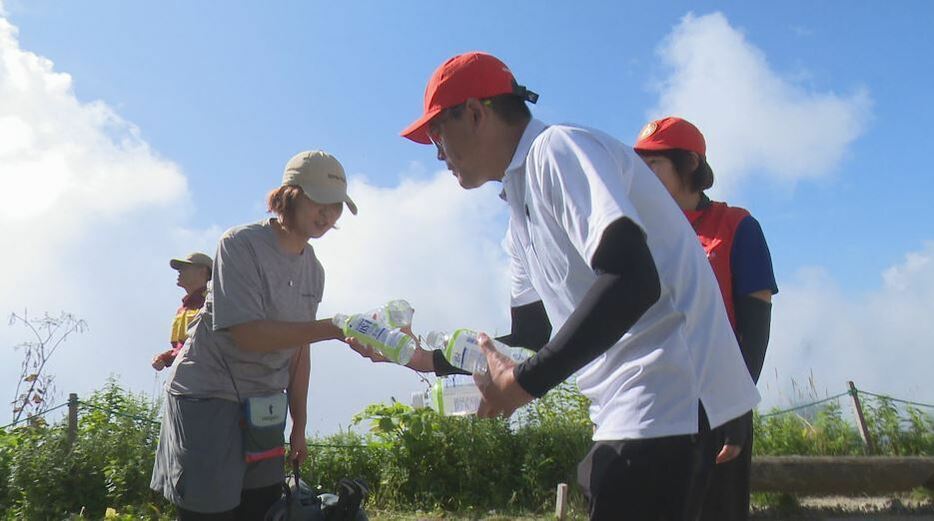 経口補水液を配布