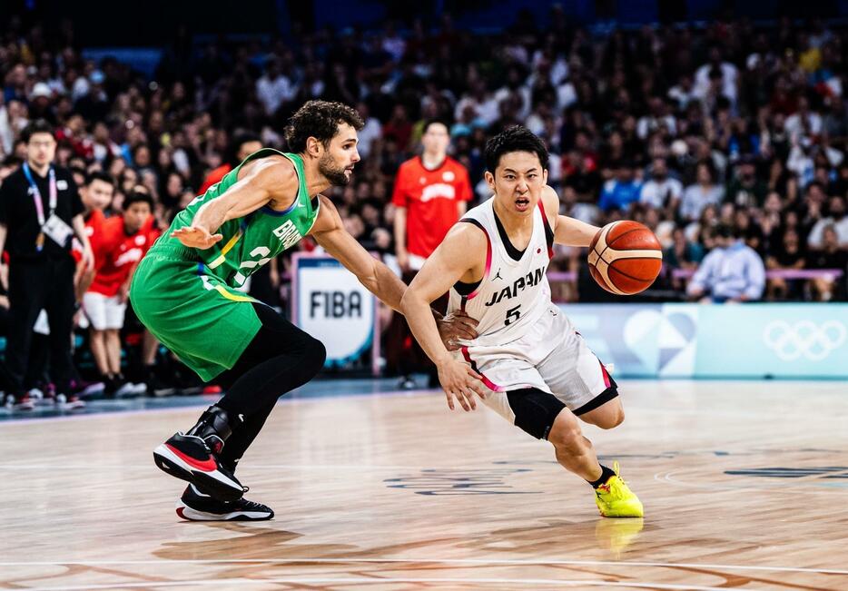 河村は果敢にドライブでブラジルディフェンスを切り裂いた（ⒸFIBA）