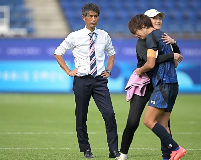 退任が発表された、なでしこジャパンの池田監督。写真：金子拓弥（サッカーダイジェスト写真部）