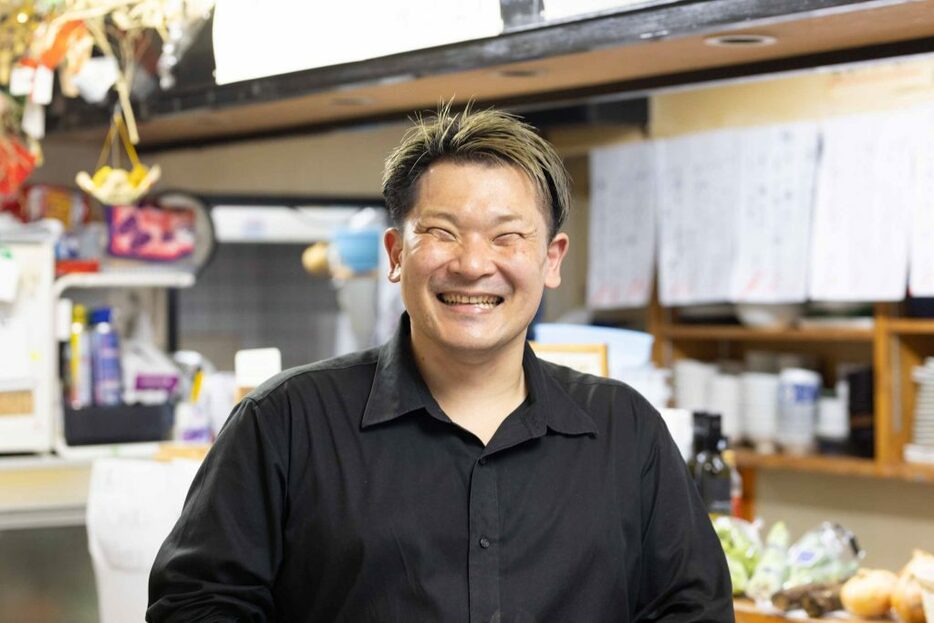 店主の前田慎太朗さん。明るい人柄で元気がいただける