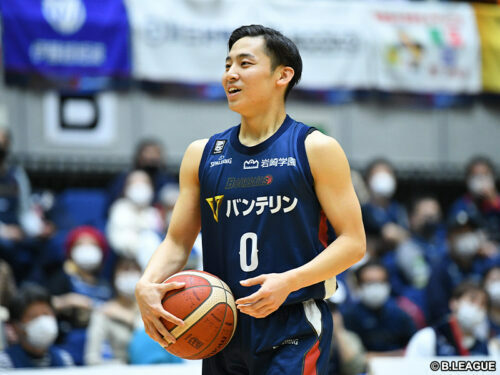 2020－21シーズンから横浜BCでプレーしていた河村勇輝［写真］＝B.LEAGUE