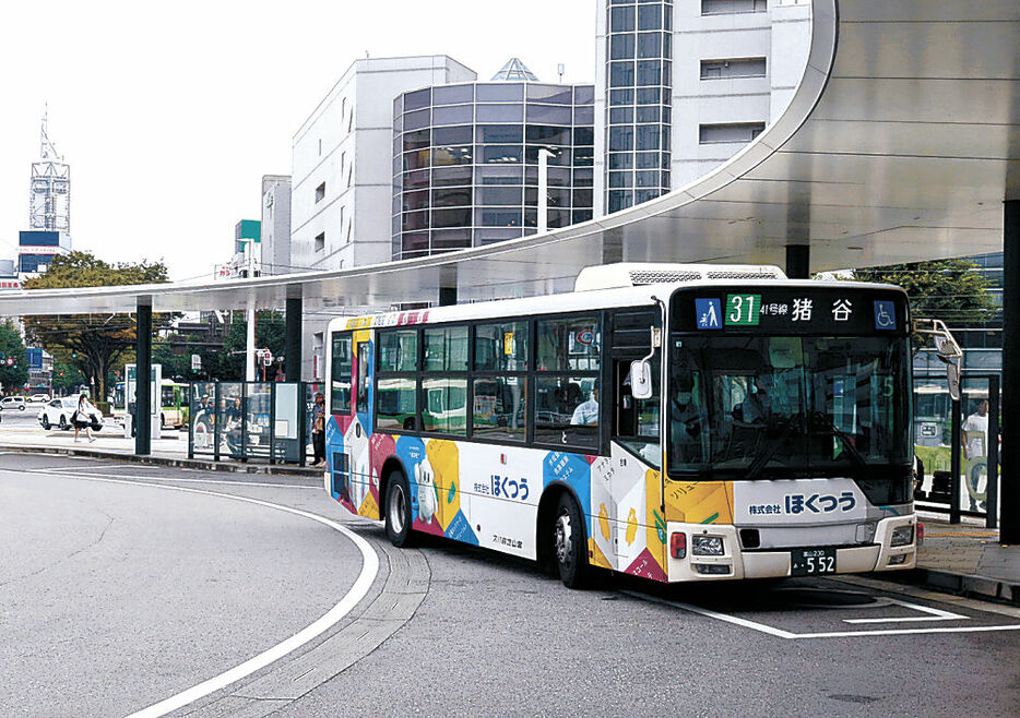 減便される富山地方鉄道の路線バス＝富山駅