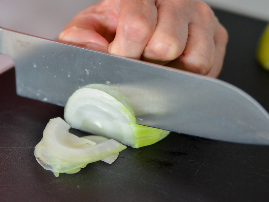 薄切り野菜といえばやっぱりオニオンスライス。重心のバランスのよさを感じる