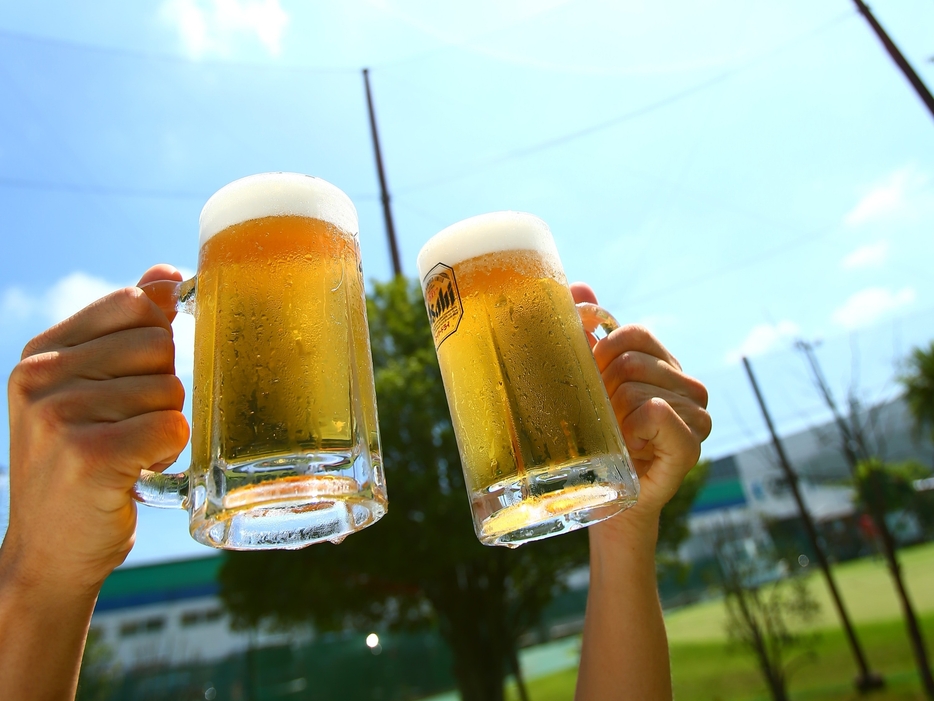 ラウンドの際に飲むビールはやっぱり美味しい! でも「痛風だから飲めない」っていう人も……(撮影/三木崇徳)