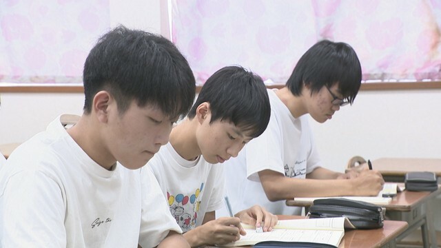 なぜ中3の学習時間が小6より短い？　岡山県教委の分析は