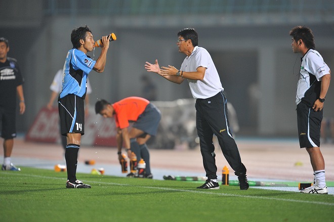 試合中もコミュニケーション。意識を共有し合った。（C）J.LEAGUE