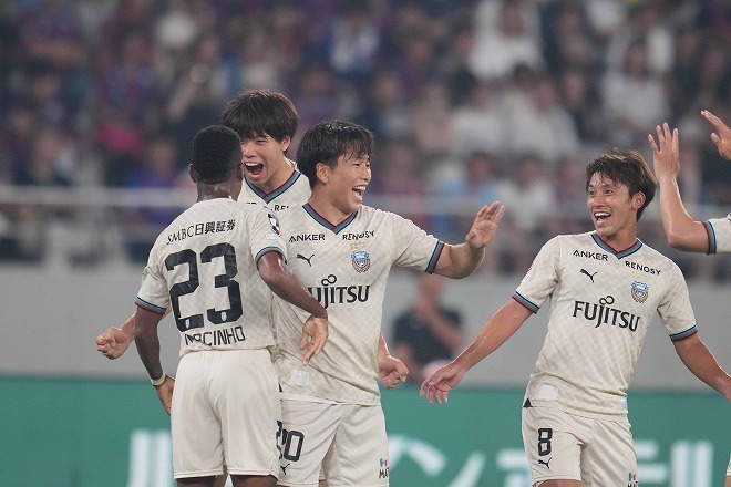 ゴールを喜ぶ山田。これで３試合連続の２ゴールとなった。（C）SOCCER DIGEST