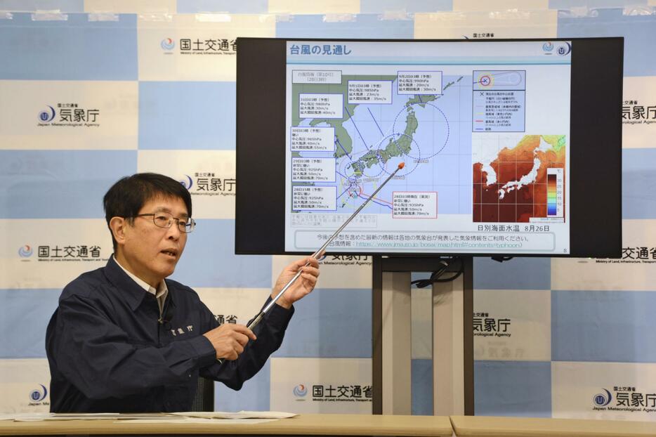 気象庁で開かれた台風10号に関する記者会見＝28日午前