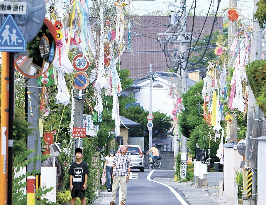 徒士町通りを彩る住民お手製の七夕飾り