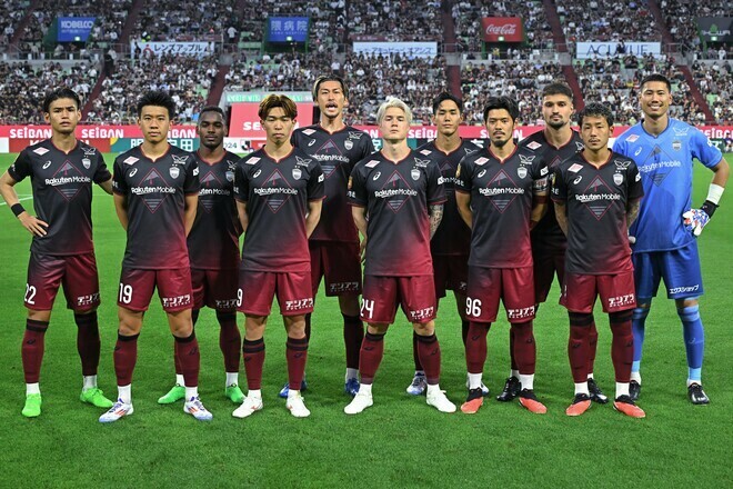 ACLEユニを発表した神戸。写真：金子拓弥（サッカーダイジェスト写真部）