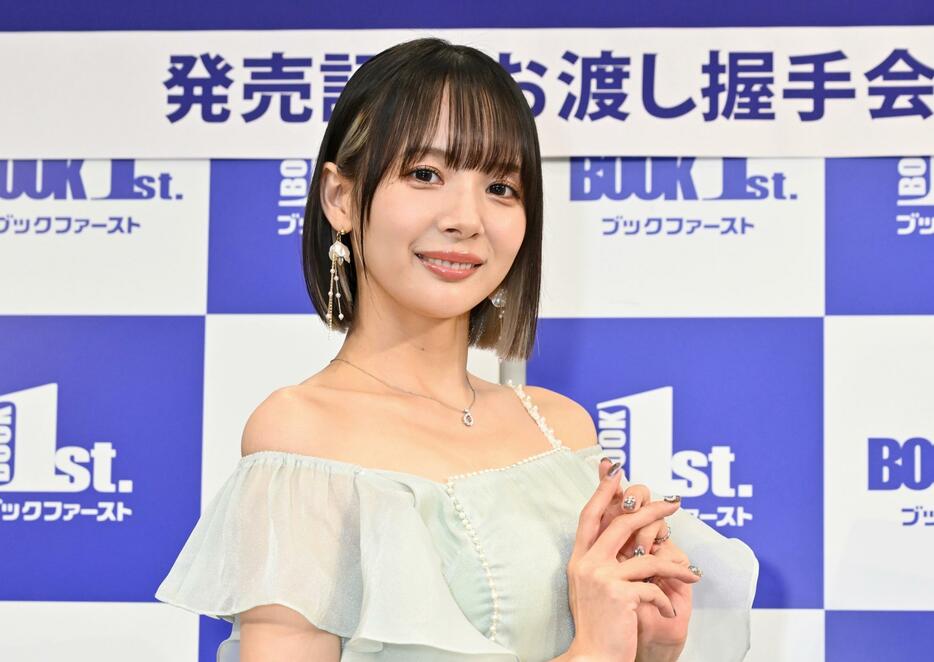 写真集「おかぴのぴ」の発売記念イベントに登場した岡田紗佳さん