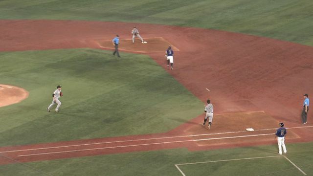 巨人・岡本和真選手の好守備で3－6－3のダブルプレー