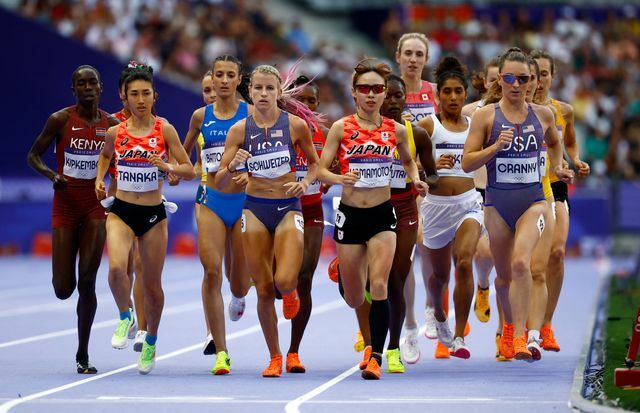 女子5000ｍ予選に出場した田中希実選手と山本有真選手(写真：ロイター/アフロ)