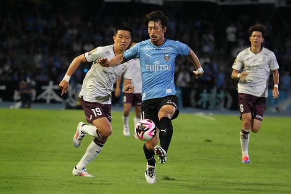 神戸戦で存在感を見せた家長 photo/Getty Images