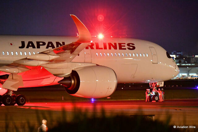 福岡空港に到着するJALのA350-900＝PHOTO: Tadayuki YOSHIKAWA/Aviation Wire