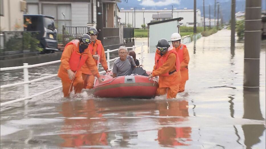 救助される住民　岐阜県池田町