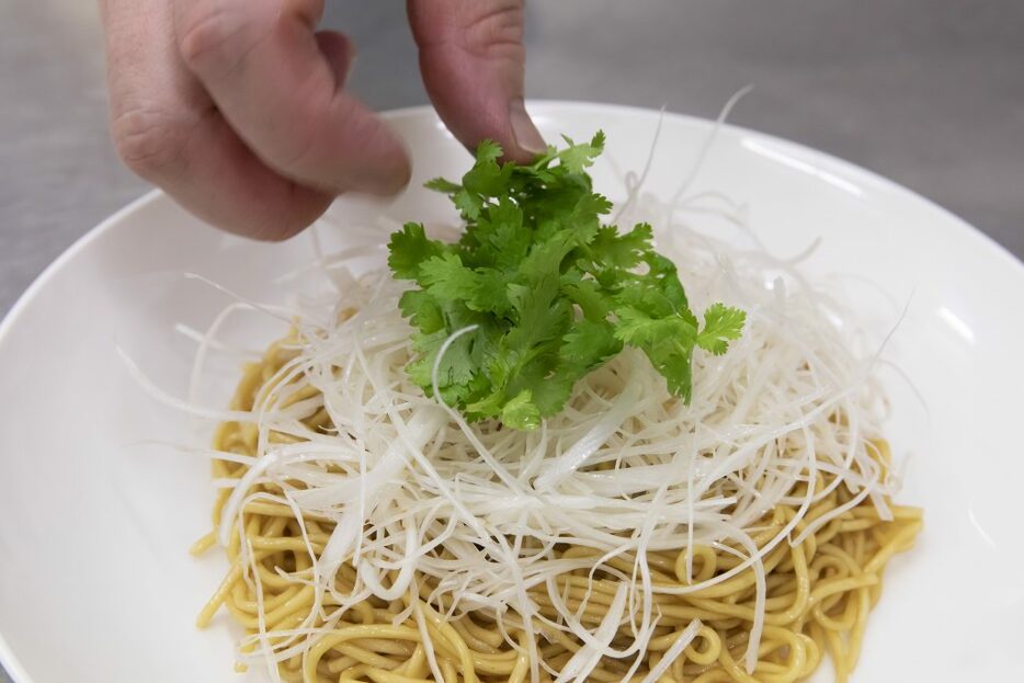 牡蠣の味が濃厚な「白髪ネギと生姜の和えそば」