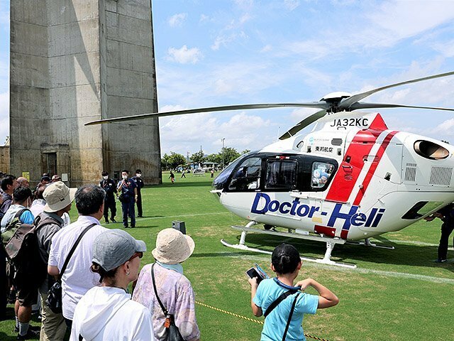 県ドクターヘリの展示