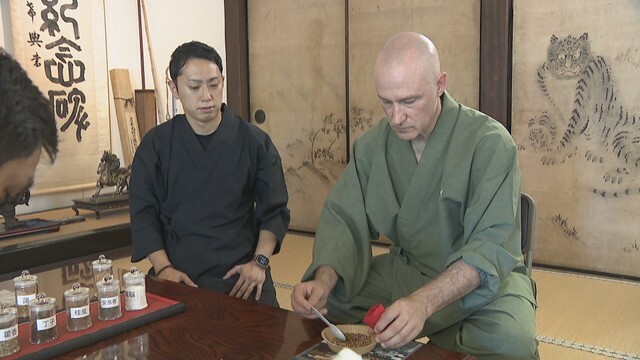 お香づくり体験の様子