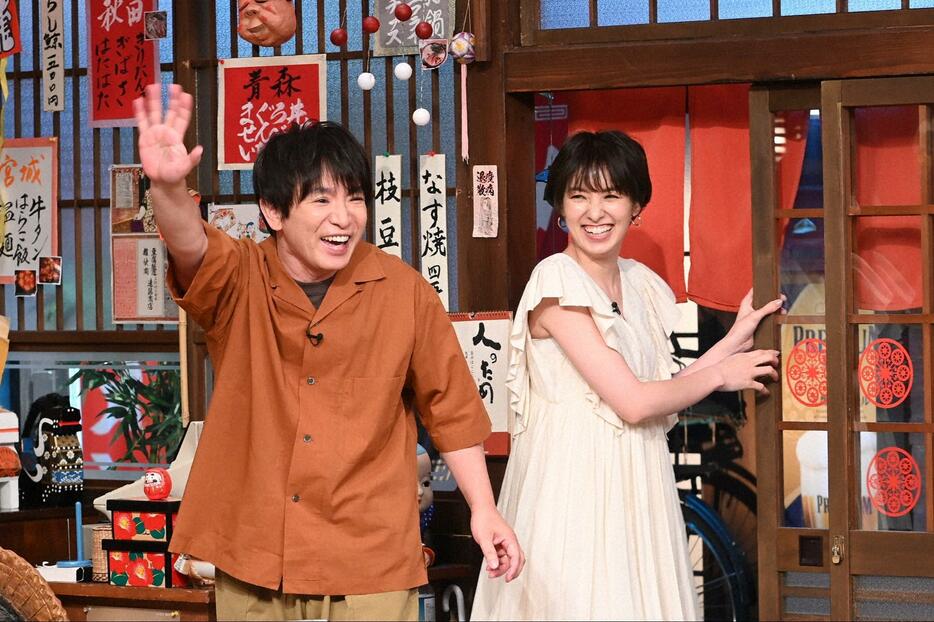 バラエティー番組「人生最高レストラン」に出演する濱口優さん（左）と南明奈さん＝TBS提供