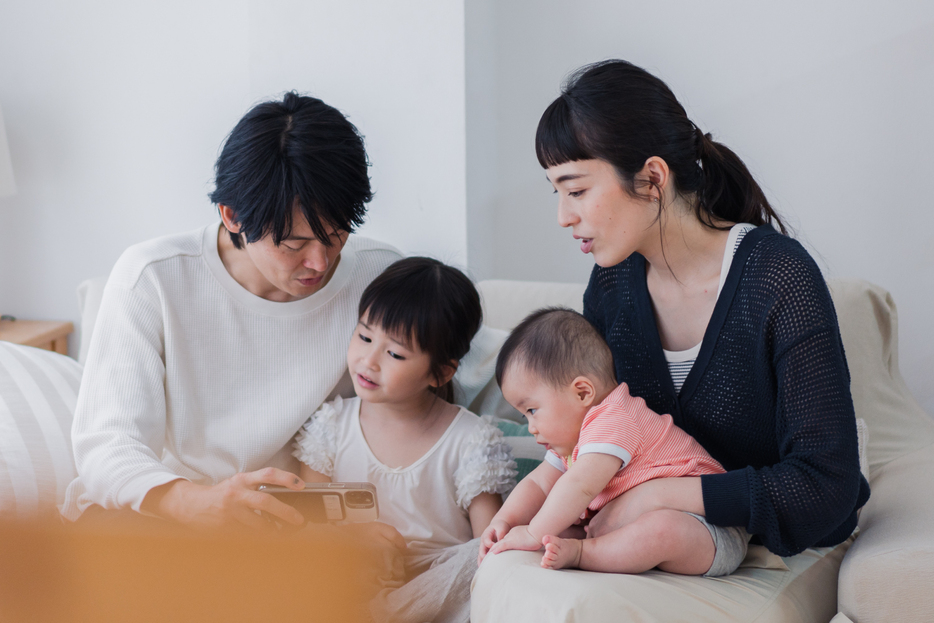 政府の少子化対策は子を持つ家庭のためになれるのか（maroke/gettyimages）