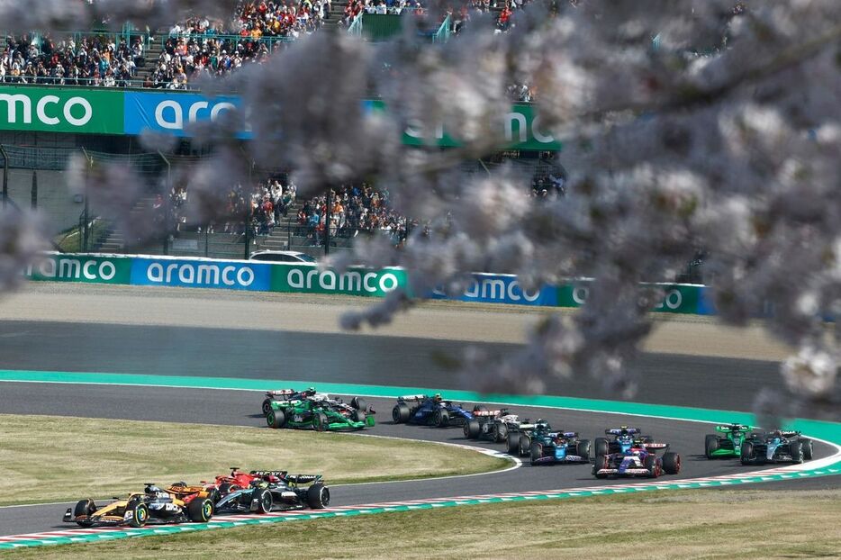 桜満開の中行なわれた、2024年のF1日本GP