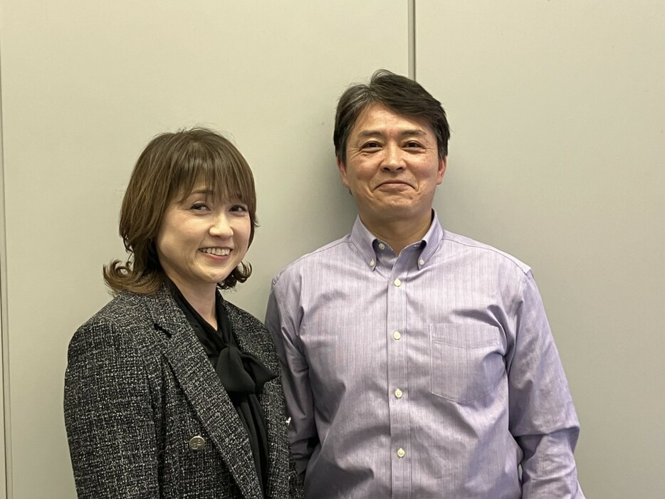 スピードスケート五輪メダリスト・岡崎朋美氏（写真左）と石岡知治氏（同右）。