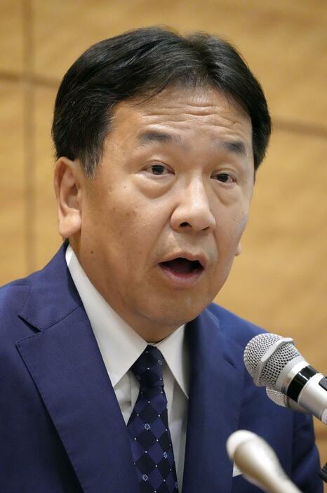 記者会見で立憲民主党代表選への出馬を表明する枝野前代表＝21日午後、国会